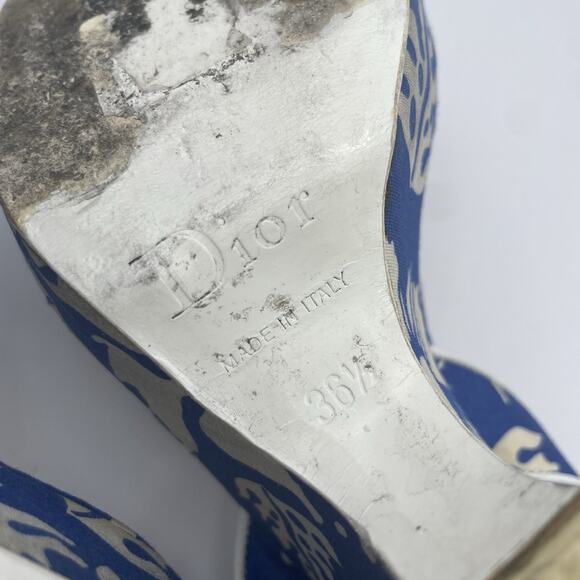 Christian Dior Size 6.5 Canvas Sandals Blue White Printed Wedge Heel Open Toe - Picture 9 of 10